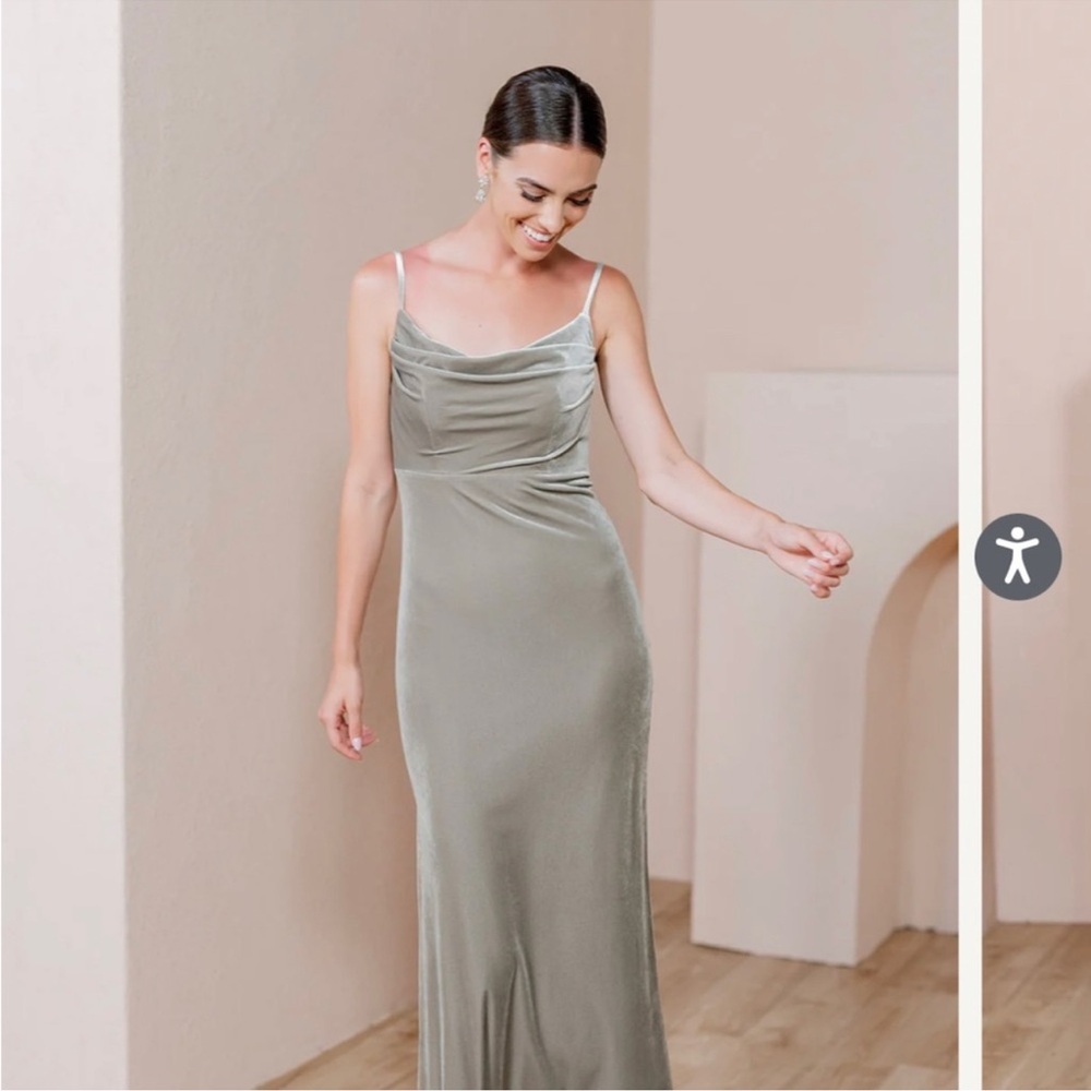 Revelry Skye Velvet Dress Size 6 Sage Green